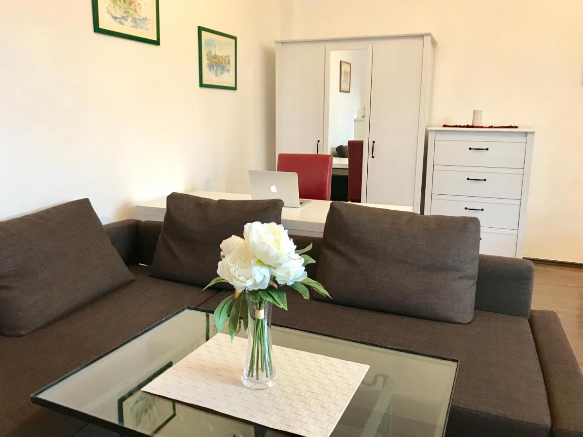 Studio Apartment With A View Of Ban Jelacic Square Zagreb Eksteriør bilde