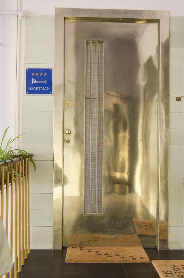 Studio Apartment With A View Of Ban Jelacic Square Zagreb Eksteriør bilde