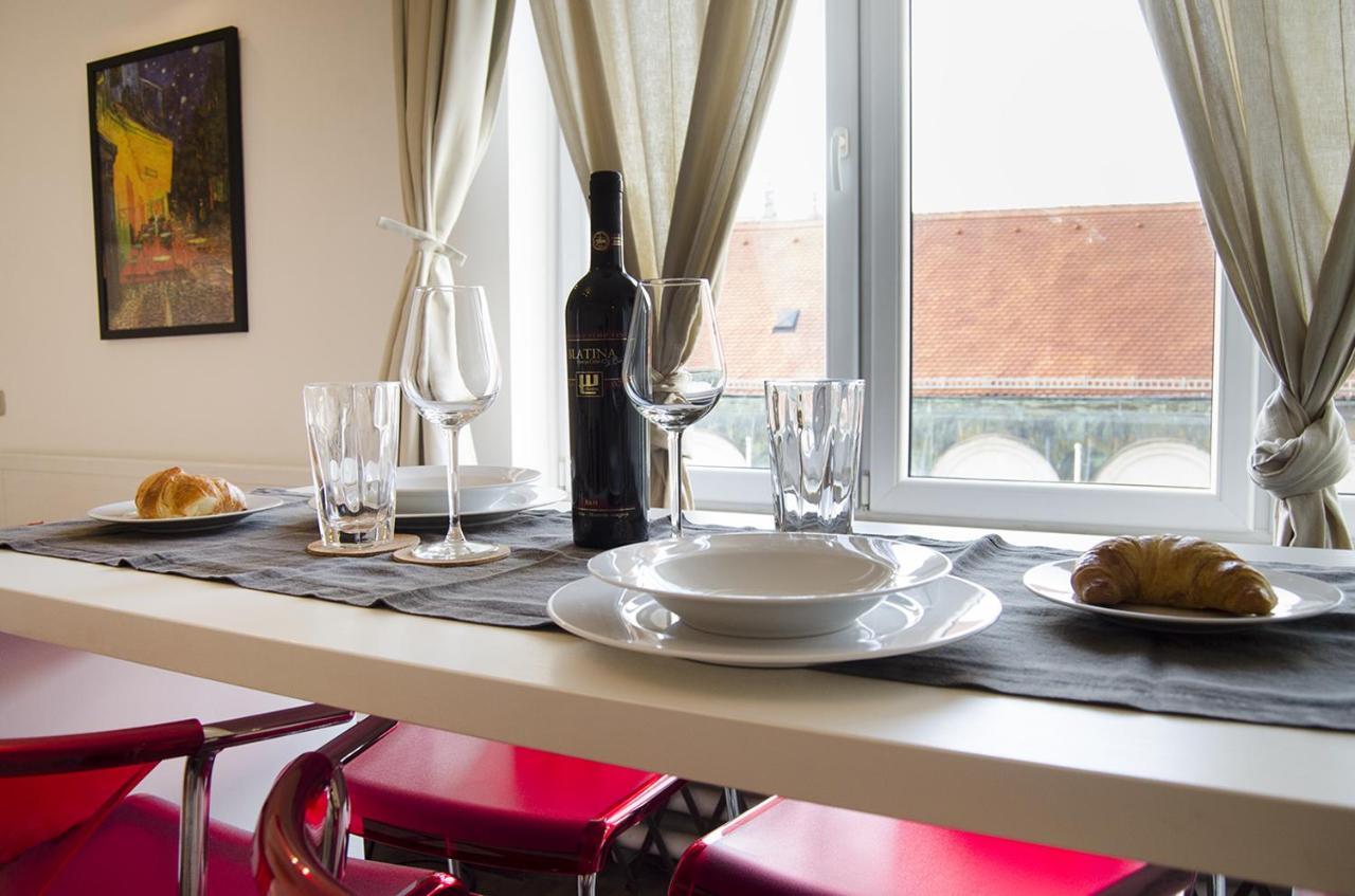 Studio Apartment With A View Of Ban Jelacic Square Zagreb Eksteriør bilde