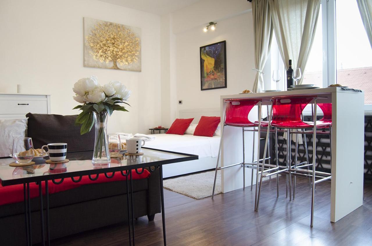 Studio Apartment With A View Of Ban Jelacic Square Zagreb Eksteriør bilde